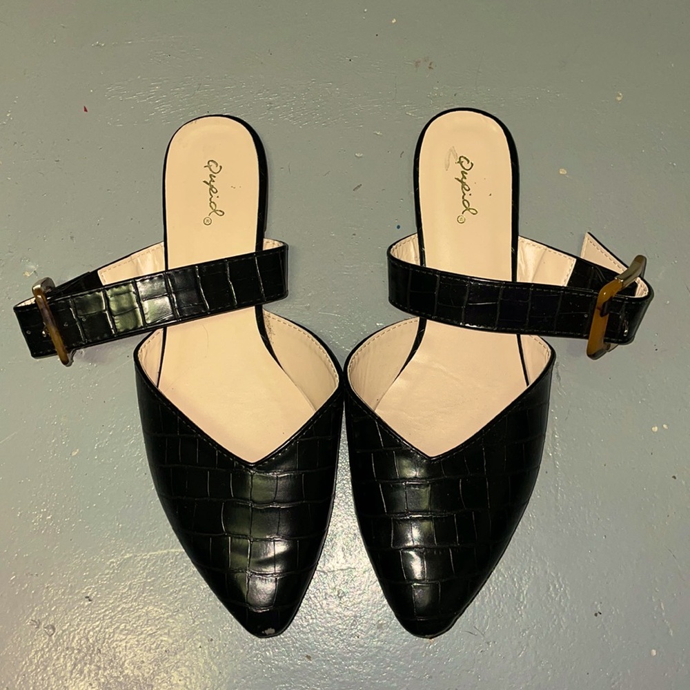 Nice pair of Qupid flats
